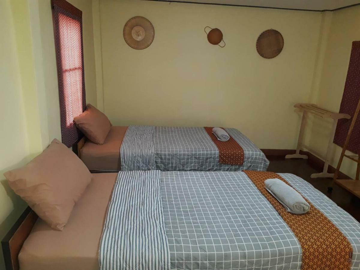 Baan Khun Ya Ayutthaya Hotel Екстериор снимка