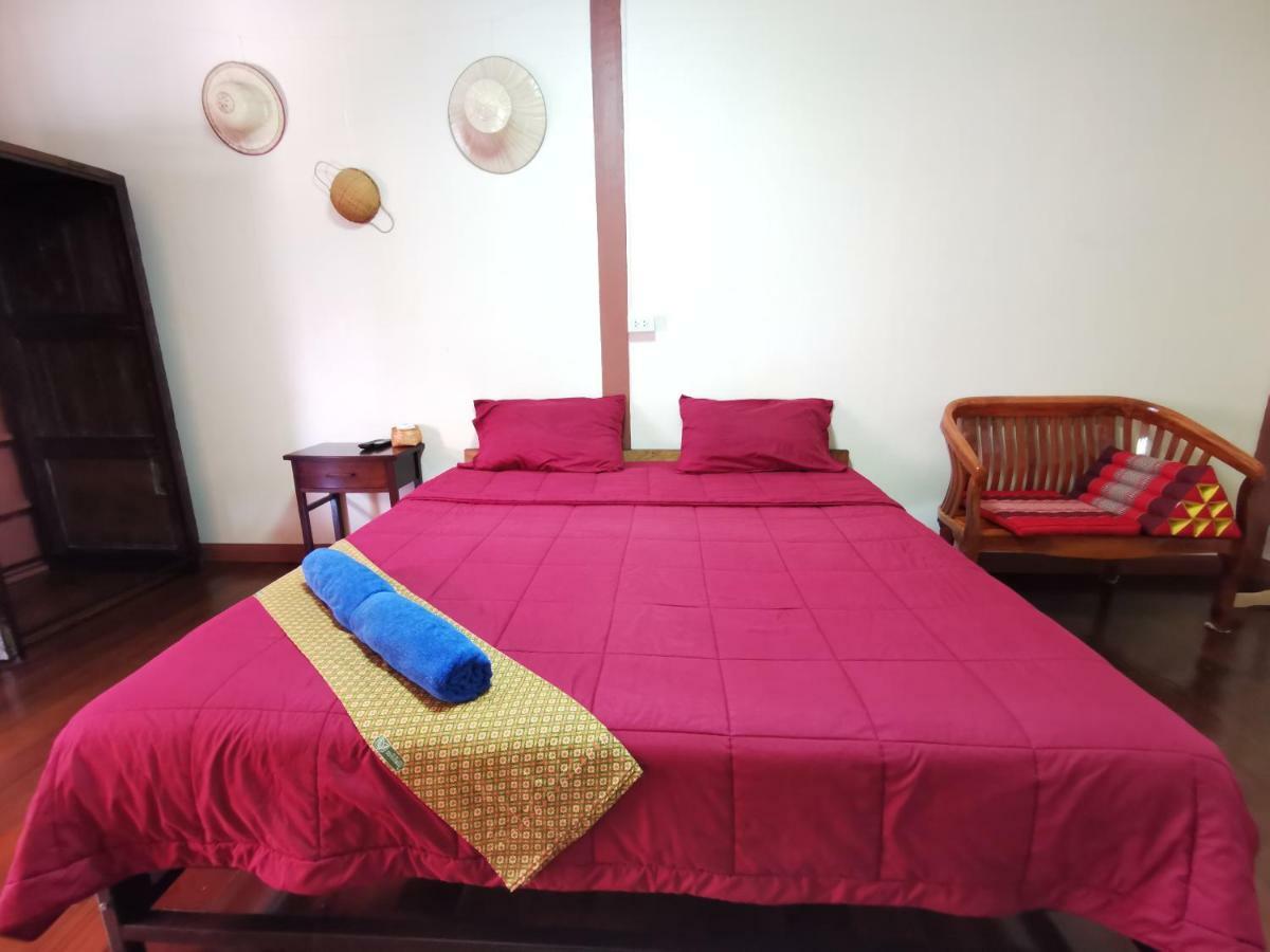 Baan Khun Ya Ayutthaya Hotel Екстериор снимка
