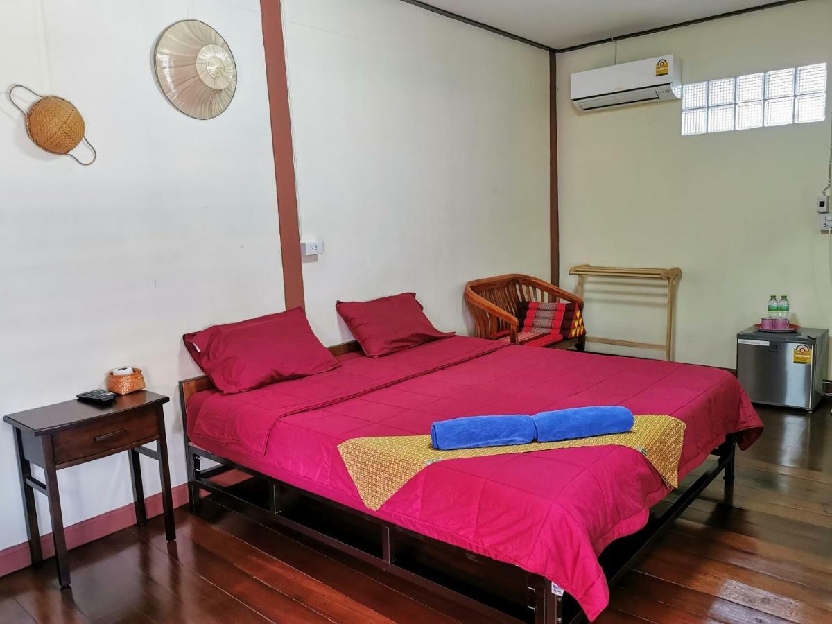 Baan Khun Ya Ayutthaya Hotel Екстериор снимка